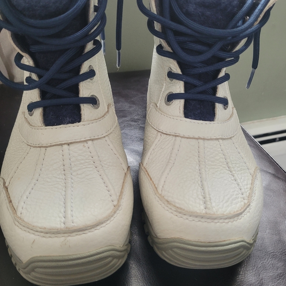 UGG Women's White and Navy Waterproof Winter Boots - Picture 4 of 14